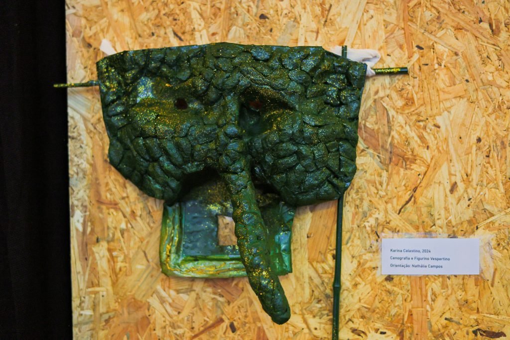 Exposição de Cenografia e Figurino durante a Juninada Sonoplástica, na sede Brás da SP Escola de Teatro. (10/06/2024). | Foto: Clara Silva.