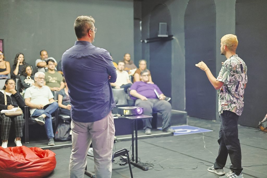 Aula inaugural do curso GESTÃO DE ESPAÇOS CULTURAIS INDEPENDENTES: UMA VISÃO PRÁTICA com Bernardo Galegale, na Oswald de Andrade. (17/6/2024). | Foto: Clara Silva.