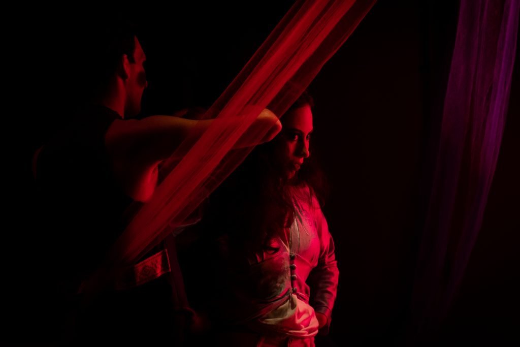 Apresentação no segundo dia da Mostra de Microcenas dos estudantes de Direção da SP Escola de Teatro. (25/5/2024). | Foto: Rodrigo Reis