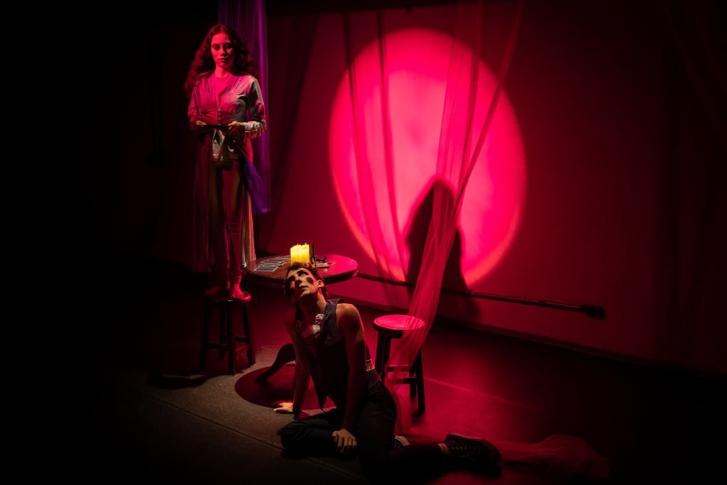 Apresentação no segundo dia da Mostra de Microcenas dos estudantes de Direção da SP Escola de Teatro. (25/5/2024). | Foto: Rodrigo Reis