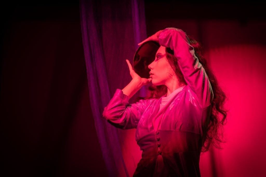 Apresentação no segundo dia da Mostra de Microcenas dos estudantes de Direção da SP Escola de Teatro. (25/5/2024). | Foto: Rodrigo Reis