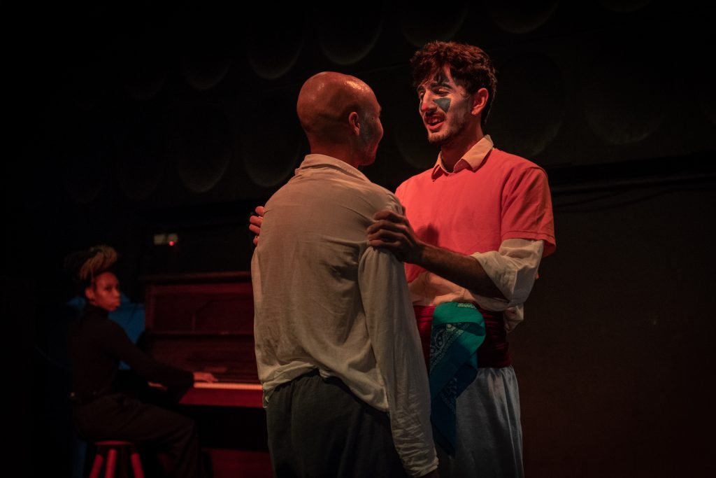 Apresentação no segundo dia da Mostra de Microcenas dos estudantes de Direção da SP Escola de Teatro. (25/5/2024). | Foto: Rodrigo Reis