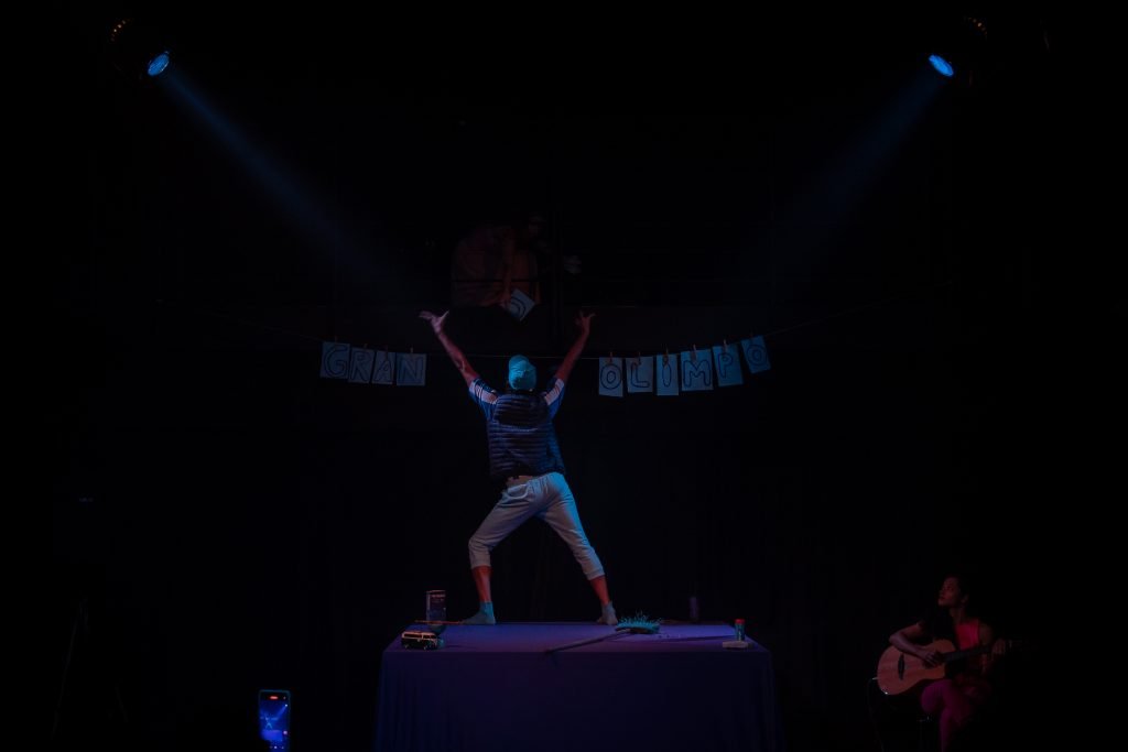 Apresentação no segundo dia da Mostra de Microcenas dos estudantes de Direção da SP Escola de Teatro. (25/5/2024). | Foto: Rodrigo Reis