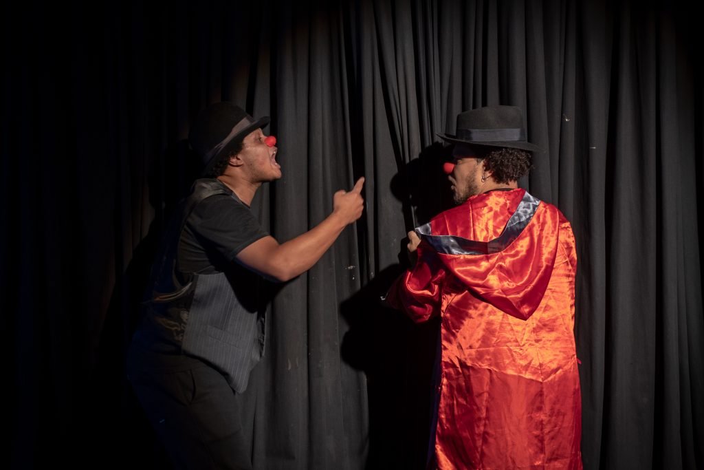 Apresentação no segundo dia da Mostra de Microcenas dos estudantes de Direção da SP Escola de Teatro. (25/5/2024). | Foto: Rodrigo Reis