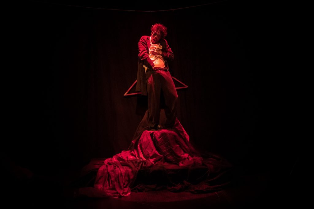 Apresentação no segundo dia da Mostra de Microcenas dos estudantes de Direção da SP Escola de Teatro. (25/5/2024). | Foto: Rodrigo Reis