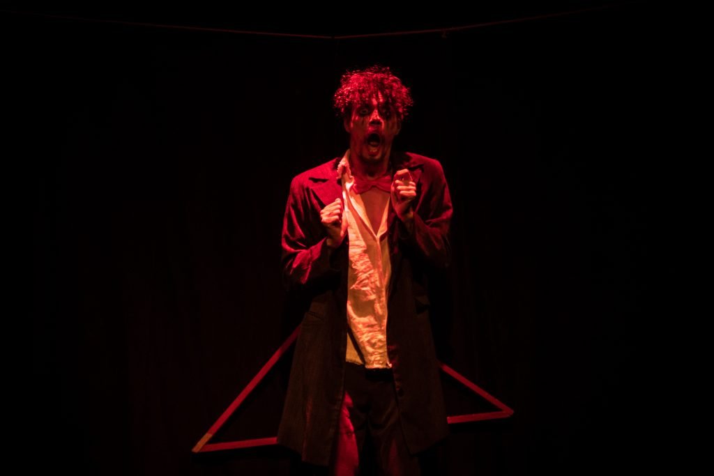 Apresentação no segundo dia da Mostra de Microcenas dos estudantes de Direção da SP Escola de Teatro. (25/5/2024). | Foto: Rodrigo Reis