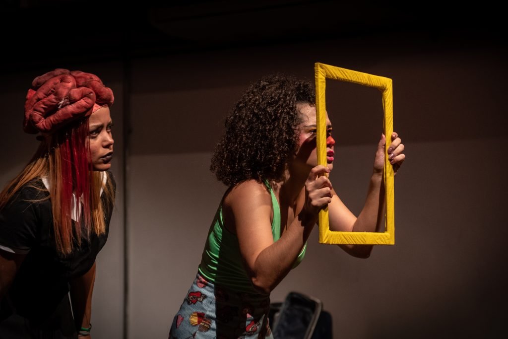 Apresentação no segundo dia da Mostra de Microcenas dos estudantes de Direção da SP Escola de Teatro. (25/5/2024). | Foto: Rodrigo Reis