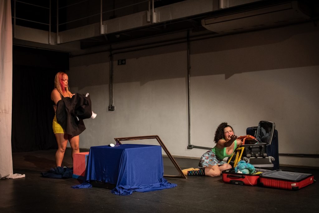 Apresentação no segundo dia da Mostra de Microcenas dos estudantes de Direção da SP Escola de Teatro. (25/5/2024). | Foto: Rodrigo Reis