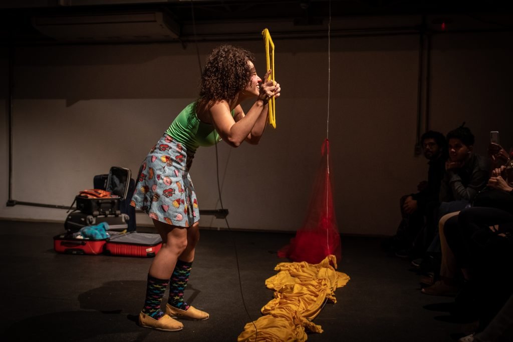 Apresentação no segundo dia da Mostra de Microcenas dos estudantes de Direção da SP Escola de Teatro. (25/5/2024). | Foto: Rodrigo Reis