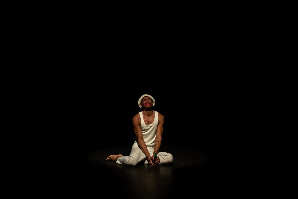 Apresentação no segundo dia da Mostra de Microcenas dos estudantes de Direção da SP Escola de Teatro. (25/5/2024). | Foto: Rodrigo Reis