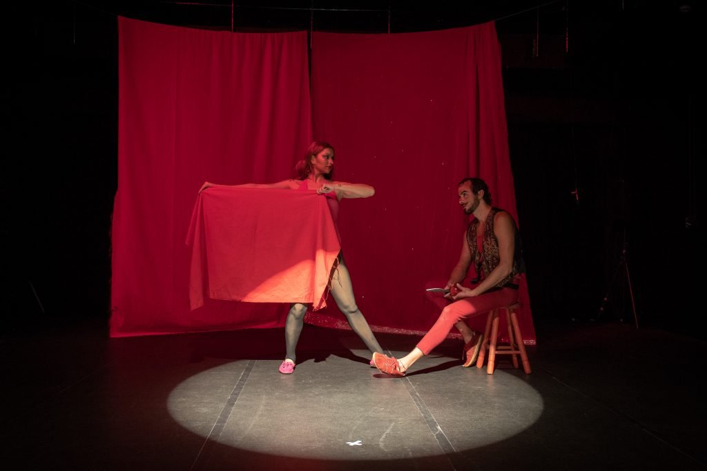 Apresentação no segundo dia da Mostra de Microcenas dos estudantes de Direção da SP Escola de Teatro. (25/5/2024). | Foto: Rodrigo Reis