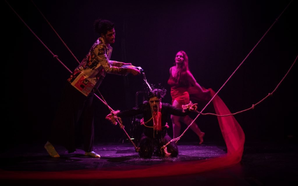 Apresentação no segundo dia da Mostra de Microcenas dos estudantes de Direção da SP Escola de Teatro. (25/5/2024). | Foto: Rodrigo Reis