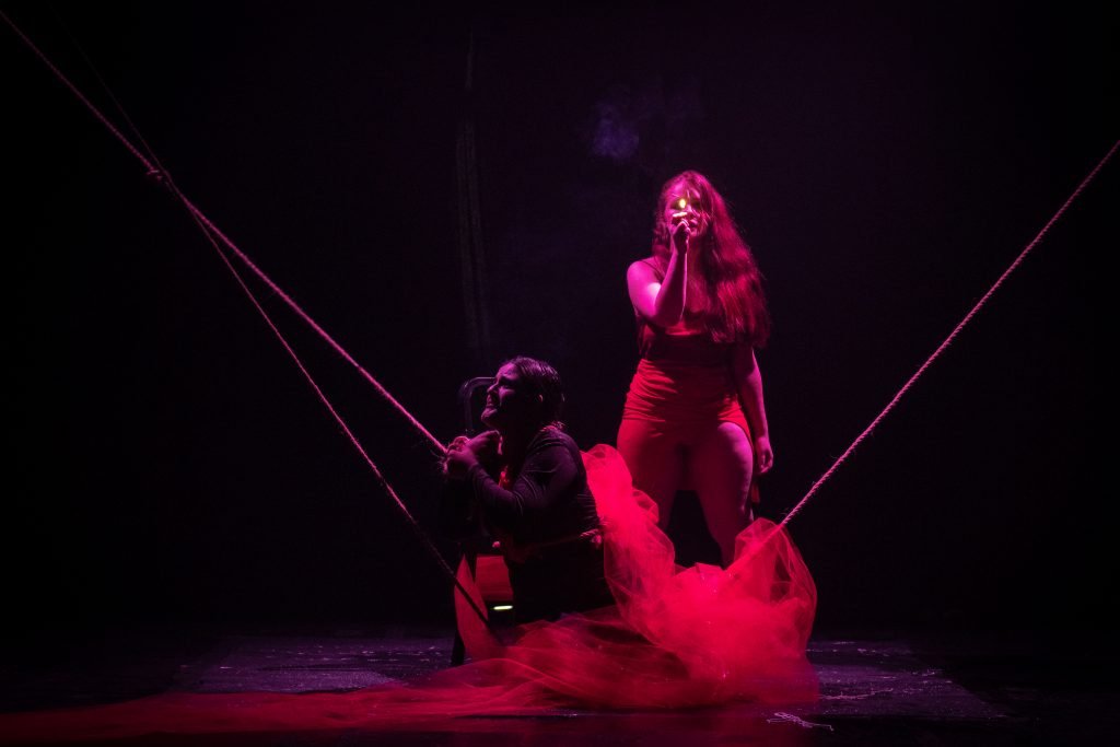 Apresentação no segundo dia da Mostra de Microcenas dos estudantes de Direção da SP Escola de Teatro. (25/5/2024). | Foto: Rodrigo Reis