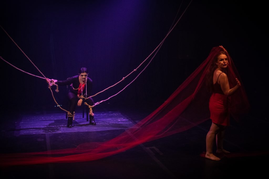 Apresentação no segundo dia da Mostra de Microcenas dos estudantes de Direção da SP Escola de Teatro. (25/5/2024). | Foto: Rodrigo Reis