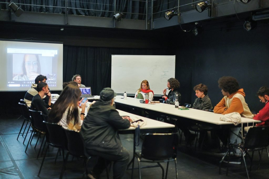 Aula do curso “Compondo Sem Filtro V – Manás Laboratório de Dramaturgia” com Dante Passarelli, na sede Roosevelt da SP Escola de Teatro. (22/7/2024). | Foto: Clara Silva/Adaap
