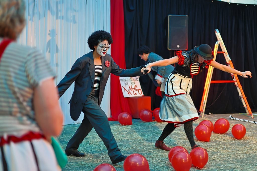 Experimento final do grupo N1 Azul, do primeiro semestre de 2024, na SP Escola de Teatro. | Foto: Clara Silva/Adaap