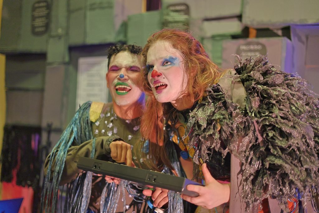 Experimento final do grupo N8 Azul, do primeiro semestre de 2024, na SP Escola de Teatro. | Foto: Clara Silva/Adaap