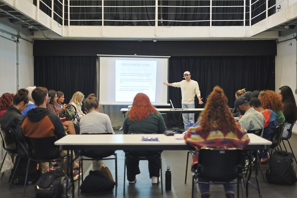 Workshop “O Artista Realizador” ministrado por Lucas Drummond, na sede Roosevelt da SP Escola de Teatro. (16/7/2024). | Foto: Clara Silva/Adaap