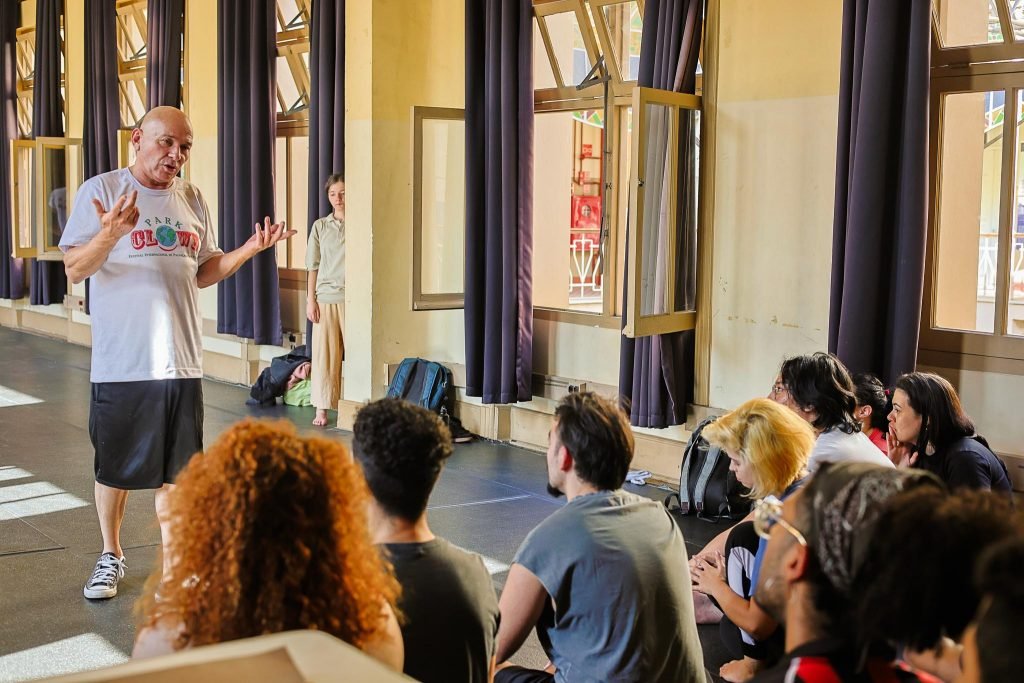Aula do curso de Humor com o professor convidado Palhaço Tomate, no unidade Brás da SP Escola de Teatro. (15/8/2024) | Foto: Clara Silva