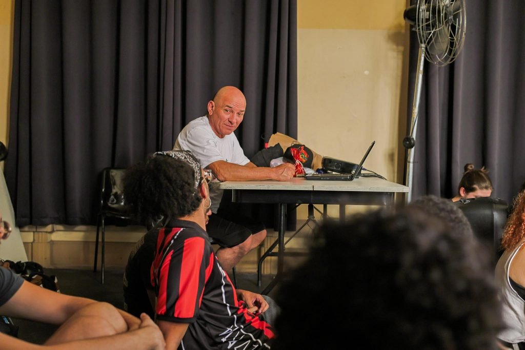 Aula do curso de Humor com o professor convidado Palhaço Tomate, no unidade Brás da SP Escola de Teatro. (15/8/2024) | Foto: Clara Silva