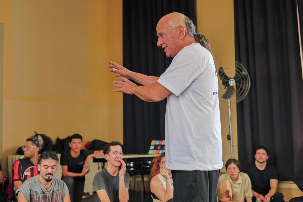 Aula do curso de Humor com o professor convidado Palhaço Tomate, no unidade Brás da SP Escola de Teatro. (15/8/2024) | Foto: Clara Silva