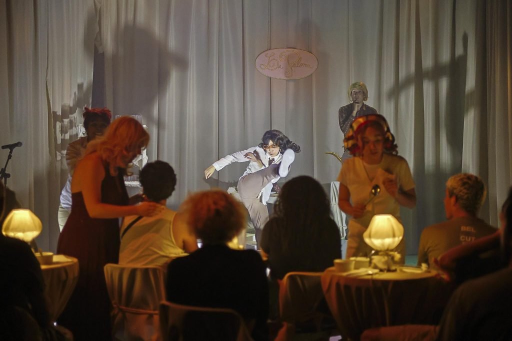 Espetáculo ”O Ralo da Fossa", na SP Escola de Teatro. (7/8/2024) | Foto: Clara Silva