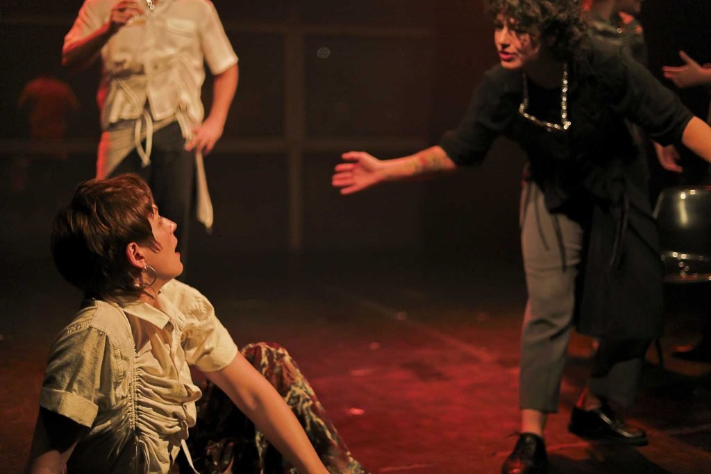 Espetáculo "Tudo está deserto", na SP Escola de Teatro. (9/8/2024) | Foto: Clara Silva