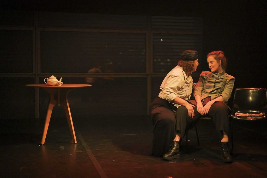 Espetáculo "Tudo está deserto", na SP Escola de Teatro. (9/8/2024) | Foto: Clara Silva