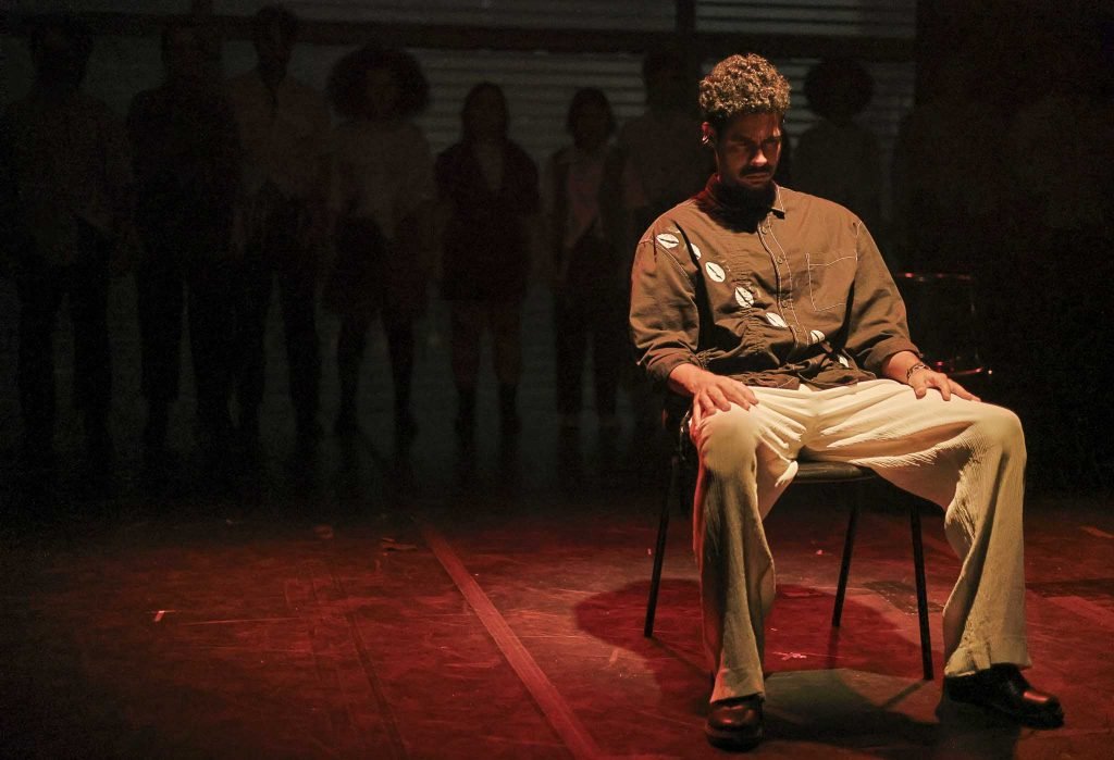 Espetáculo "Tudo está deserto", na SP Escola de Teatro. (9/8/2024) | Foto: Clara Silva