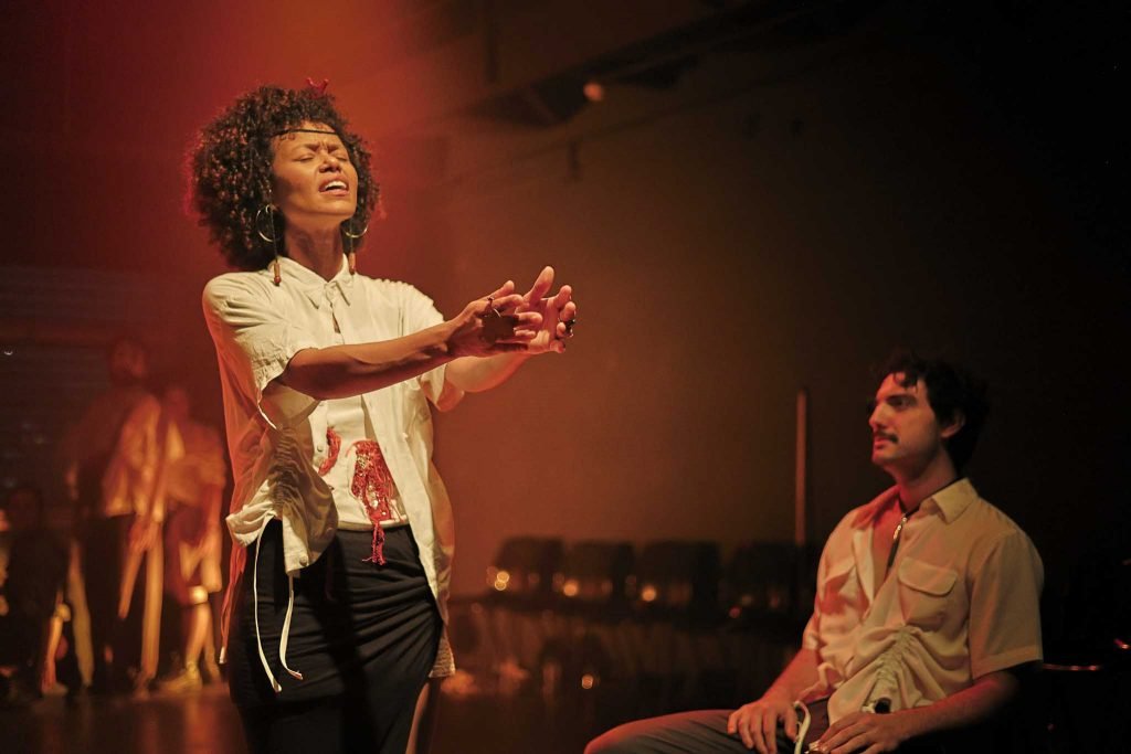 Espetáculo "Tudo está deserto", na SP Escola de Teatro. (9/8/2024) | Foto: Clara Silva