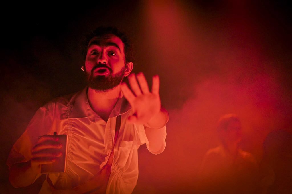 Espetáculo "Tudo está deserto", na SP Escola de Teatro. (9/8/2024) | Foto: Clara Silva