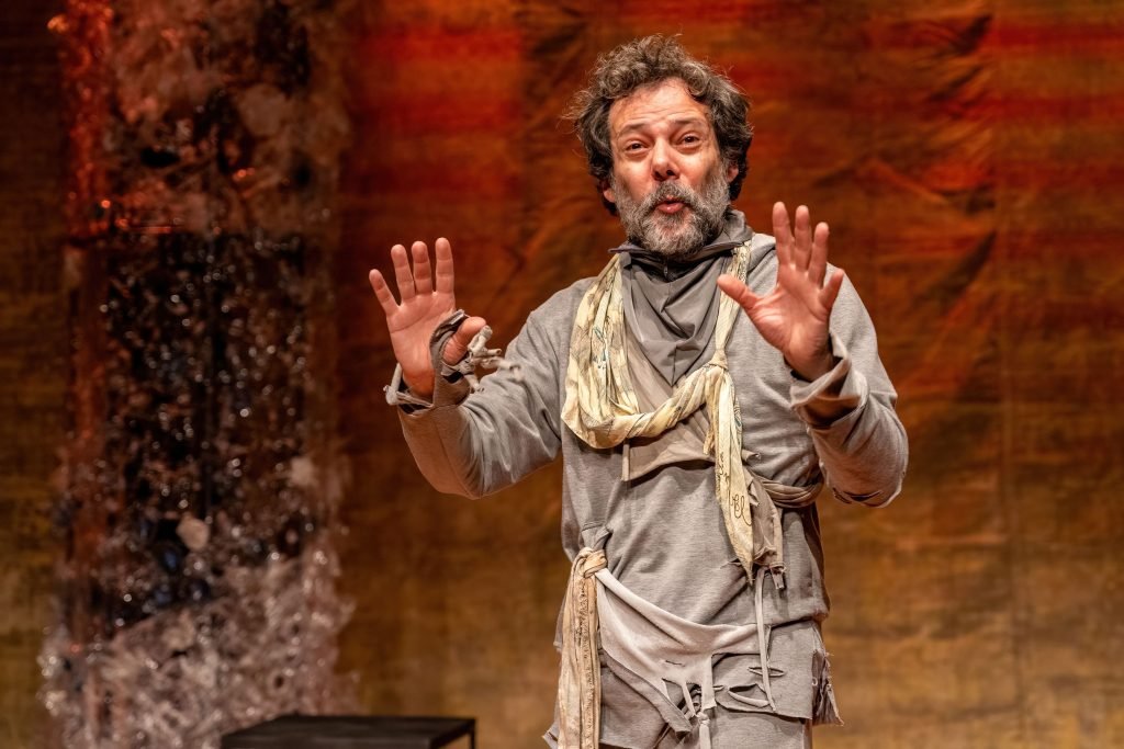 Estreia da peça “Hello, Édipo (Panóptico/Foucault)”, da Cia Veneno do Teatro, na unidade Roosevelt da SP Escola de Teatro. (20/09/2024) | Foto por @AndreStefano