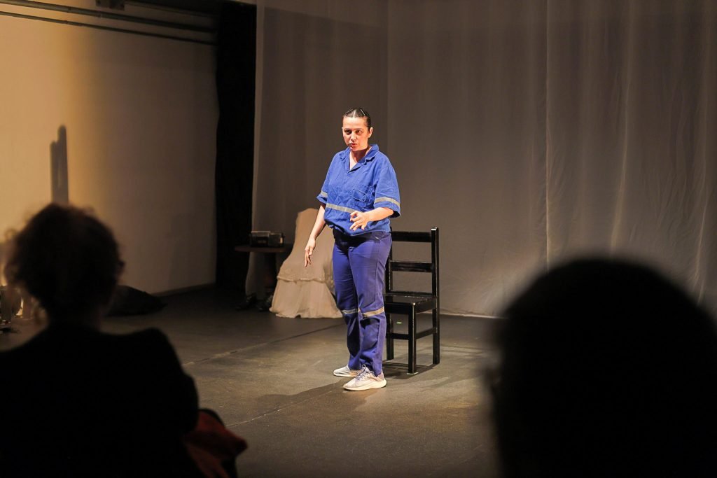 Espetáculo "Entre(vista), o masculino migrante e o feminino errante", na SP Escola de Teatro. (20/9/2024) | Foto: Clara Silva