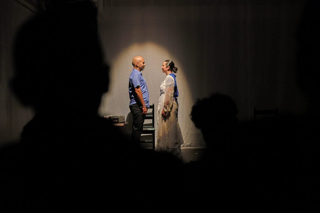 Espetáculo "Entre(vista), o masculino migrante e o feminino errante", na SP Escola de Teatro. (20/9/2024) | Foto: Clara Silva