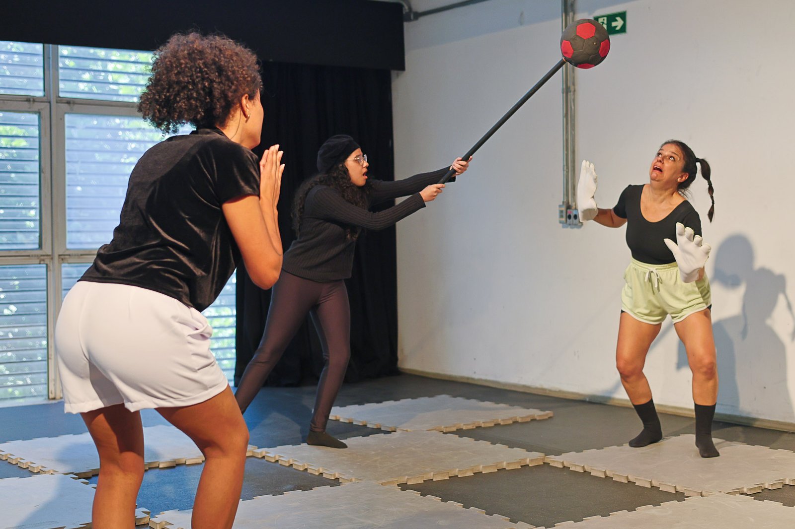Apresentação no primeiro dia da Mostra de Microcenas dos estudantes de Direção da SP Escola de Teatro. (31/08/2024). | Foto: Clara Silva