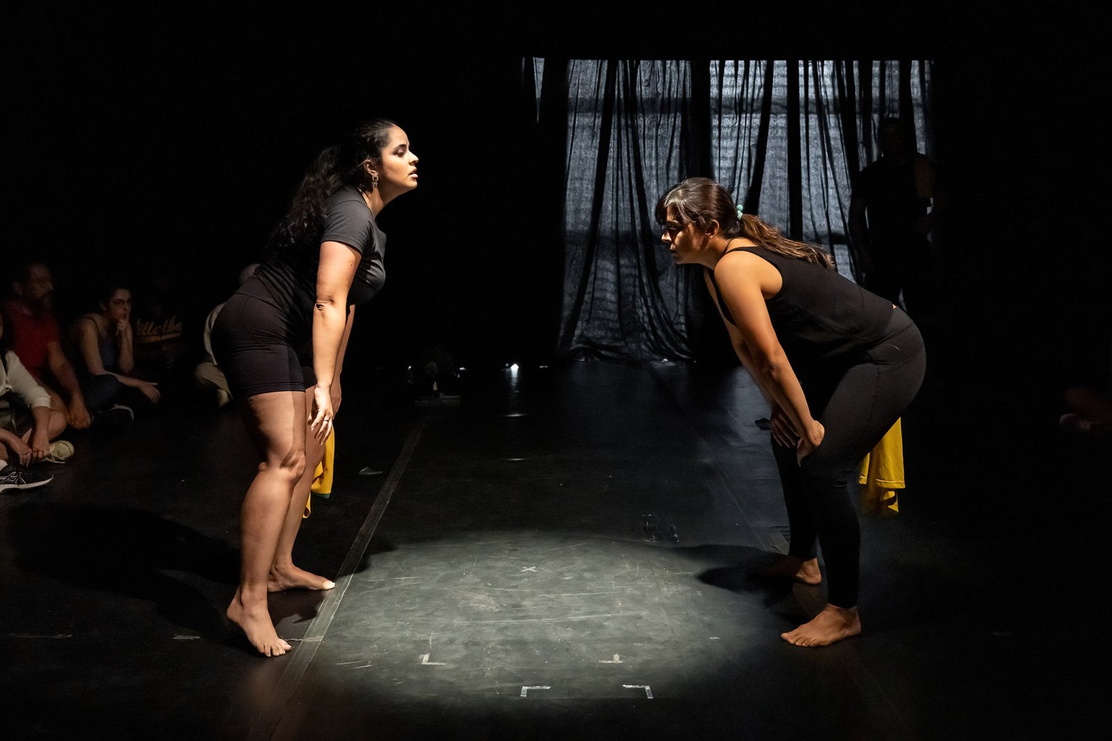 Apresentação no primeiro dia da Mostra de Microcenas dos estudantes de Direção da SP Escola de Teatro. (31/08/2024). | Foto: André Stefano