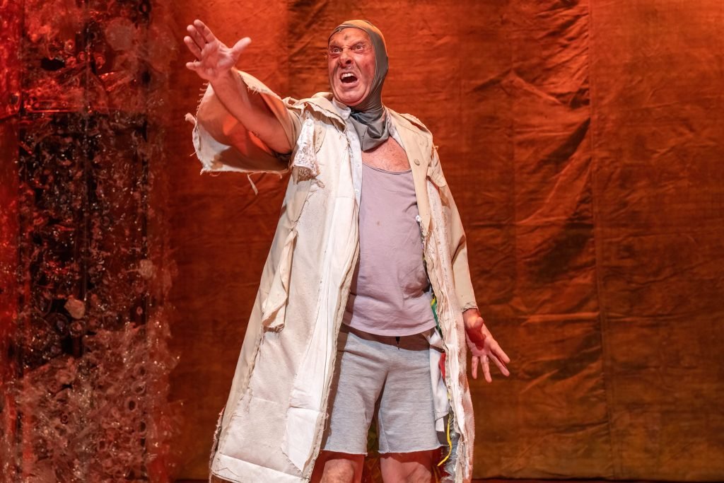 Estreia da peça “Hello, Édipo (Panóptico/Foucault)”, da Cia Veneno do Teatro, na unidade Roosevelt da SP Escola de Teatro. (20/09/2024) | Foto por @AndreStefano