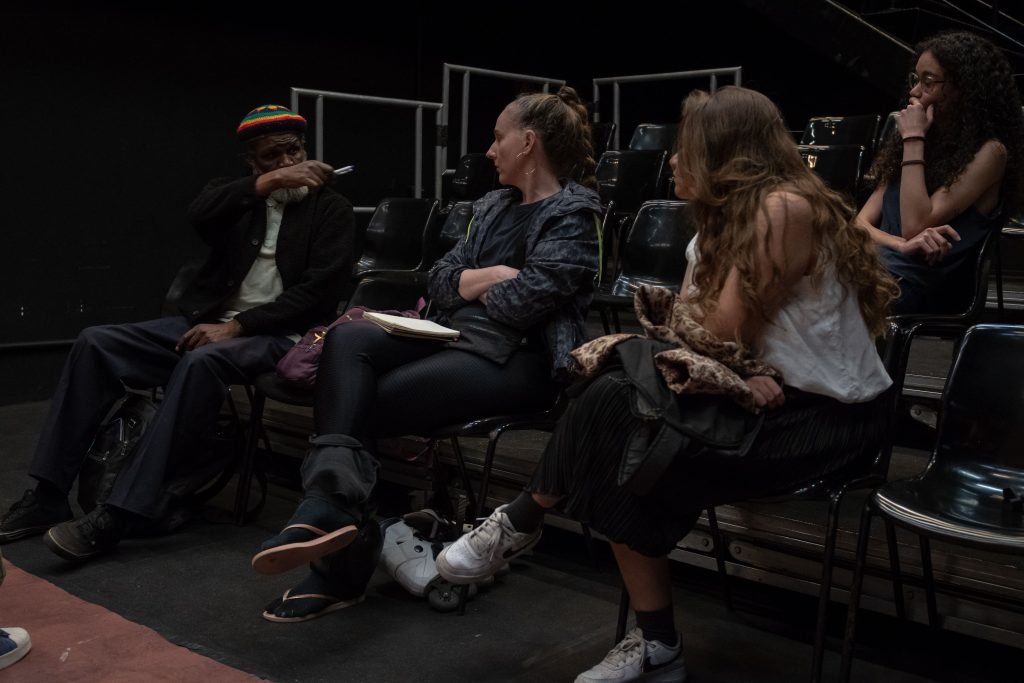 Encontro de estudantes da SP Escola de Teatro com a Profa. Dra. Isildinha Baptista Martins, presidente do conselho da Adaap, na unidade Roosevelt. (5/10/2024). | Foto: Rodrigo Reis