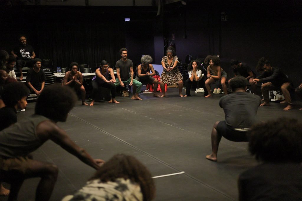 Oficina “O corpo negro e o teatro” com Ailton Barros e Filipe Celestino, na sede Roosevelt da SP Escola de Teatro. (15/10/2024). | Foto: Clara Silva