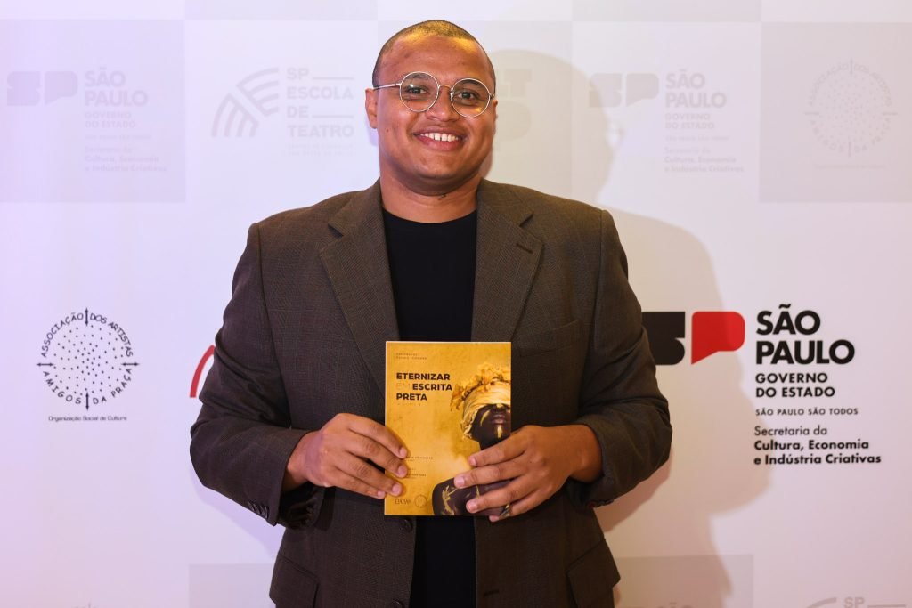 Lançamento do livro Eternizar Em Escrita Preta Volume 5. (21/11/2024). | Foto: Clara Silva