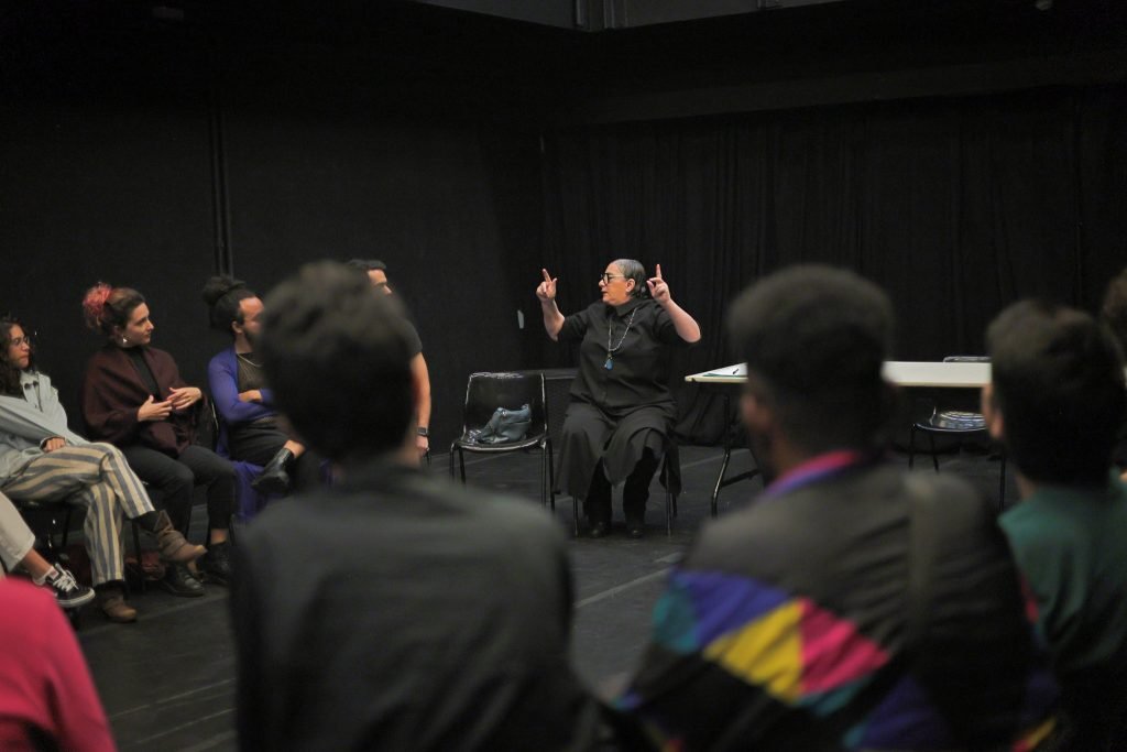 Curso “1 minuto de falso naturalismo” com Luluh Pavarin, na sede Roosevelt da SP Escola de Teatro. (13/01/2025) | Foto: Clara Silva.