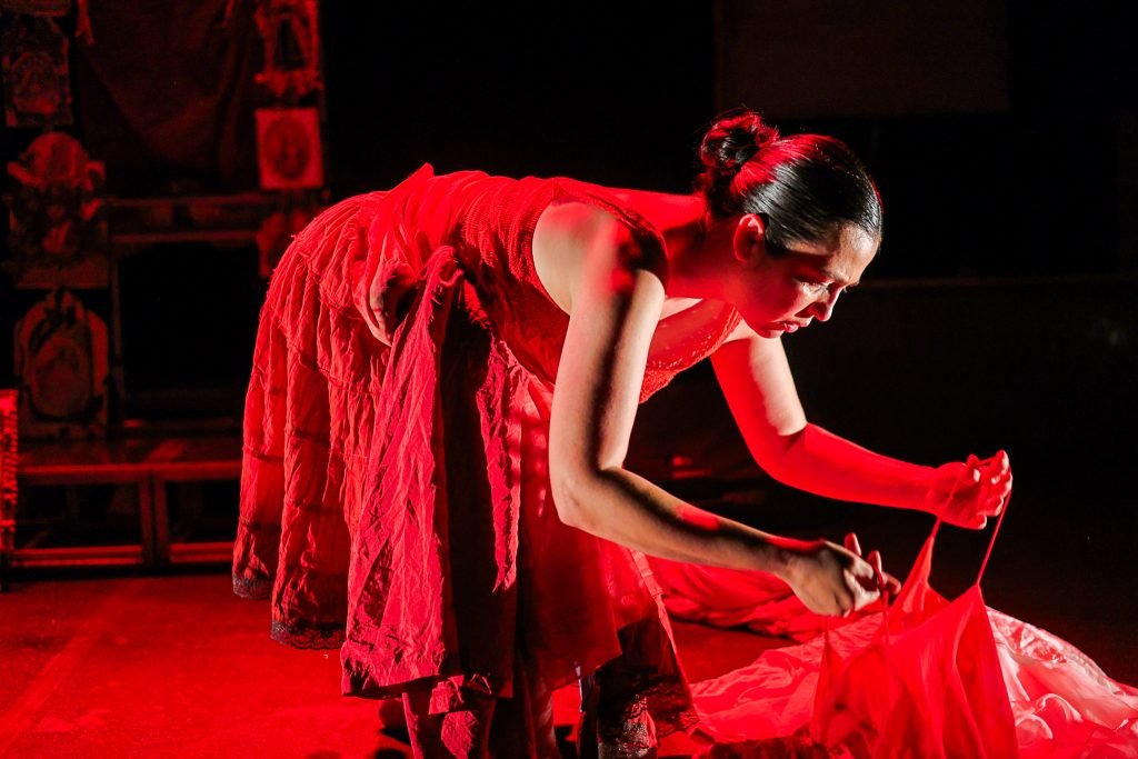 Espetáculo "A CobraDORa", na sede Roosevelt da SP Escola de Teatro. (20/03/2025) | Foto: Clara Silva