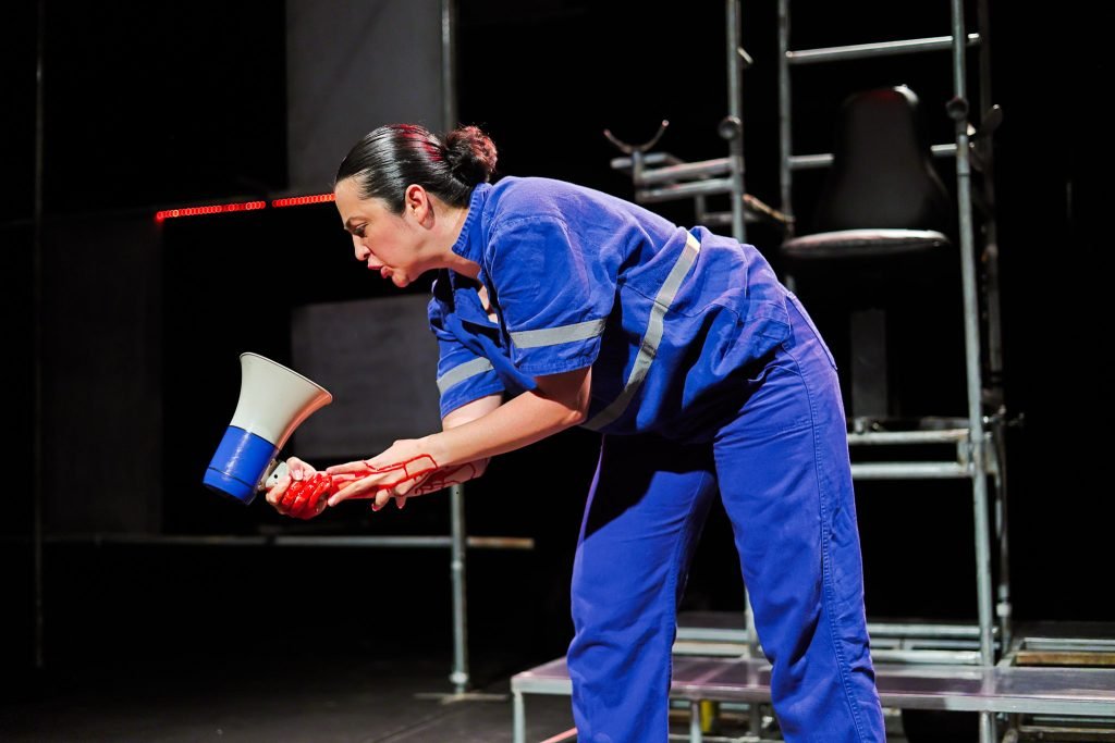 Espetáculo "A CobraDORa", na sede Roosevelt da SP Escola de Teatro. (20/03/2025) | Foto: Clara Silva