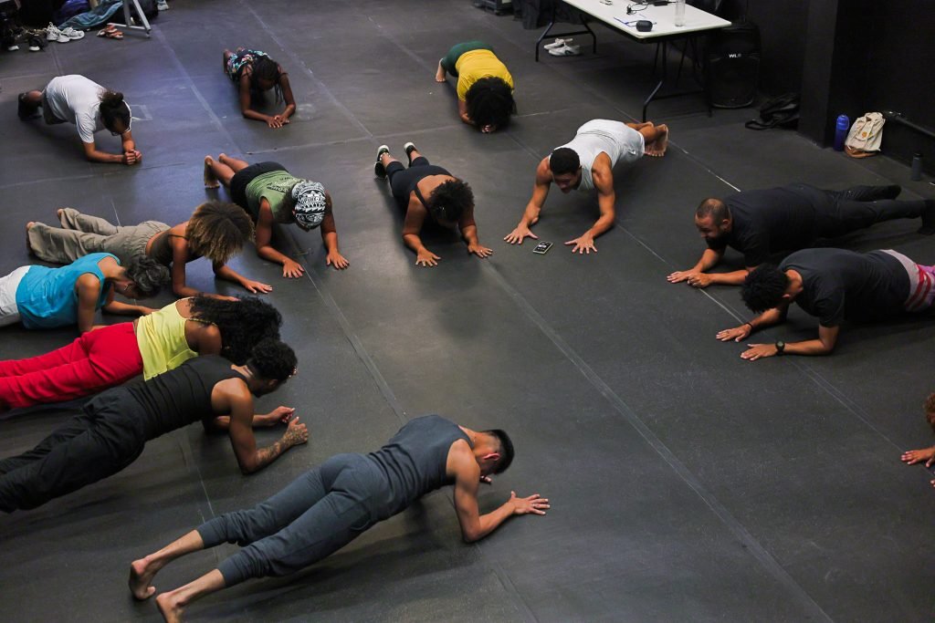 Curso “Afrocerimônias – a filosofia da cena no teatro de nação” com Rodrigo de Odé, na sede Roosevelt da SP Escola de Teatro. (10/03/2025) | Foto: Clara Silva.