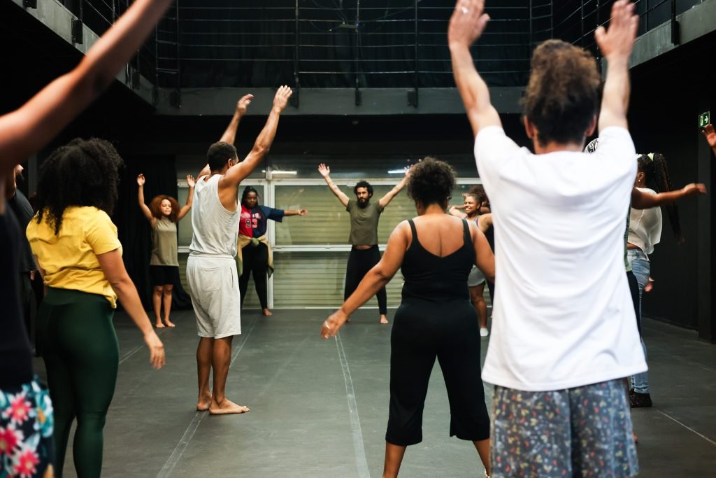 Curso “Afrocerimônias – a filosofia da cena no teatro de nação” com Rodrigo de Odé, na sede Roosevelt da SP Escola de Teatro. (10/03/2025) | Foto: Clara Silva.