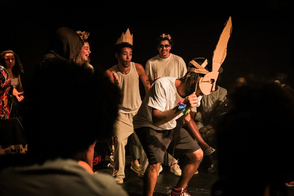 Mostra de Microcenas dos estudantes do módulo azul do curso regular de Direção da SP Escola de Teatro. (29/03/2025). | Foto: Clara Silva