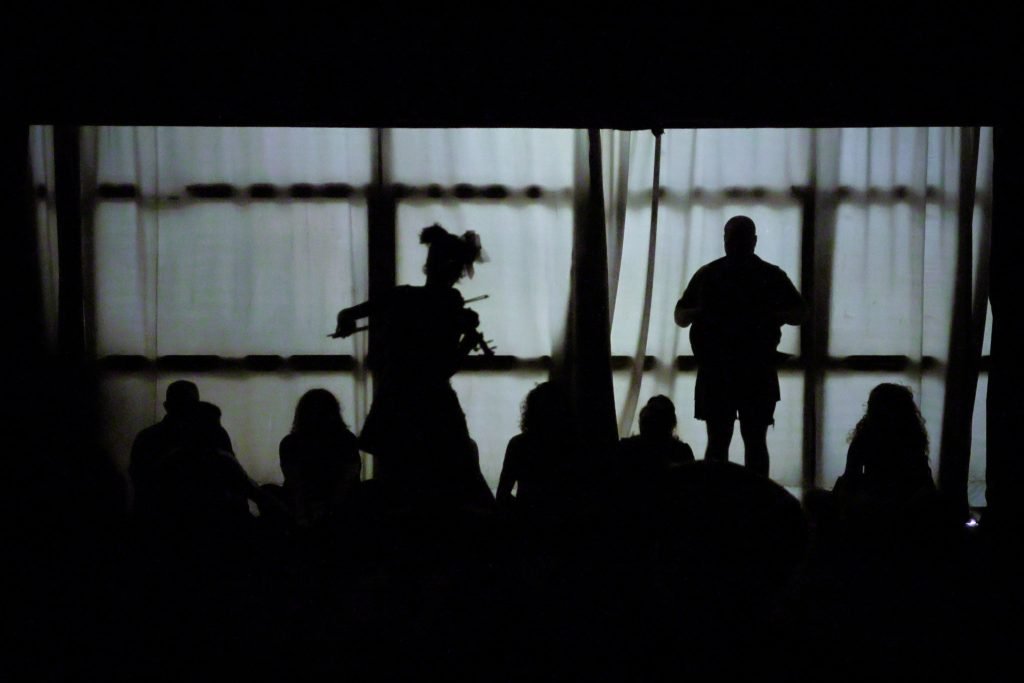 Mostra de Microcenas dos estudantes do módulo azul do curso regular de Direção da SP Escola de Teatro. (29/03/2025). | Foto: Clara Silva