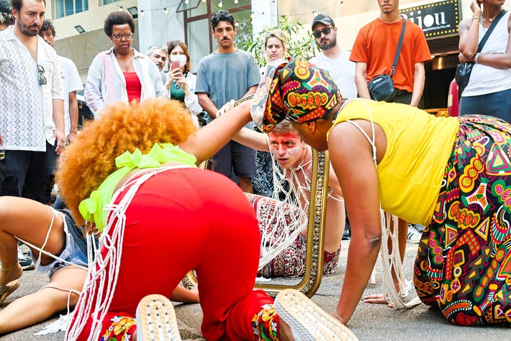 Mostra de Microcenas dos estudantes do módulo azul do curso regular de Direção da SP Escola de Teatro. (29/03/2025). | Foto: Clara Silva