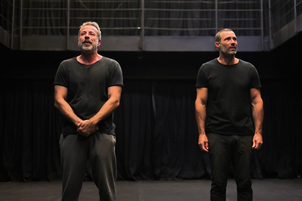 Ensaio aberto Entre Irmãos, com Fernando Pavão e Otávio Martins, na sede Roosevelt da SP Escola de Teatro. (12/04/2025) | Foto: Clara Silva