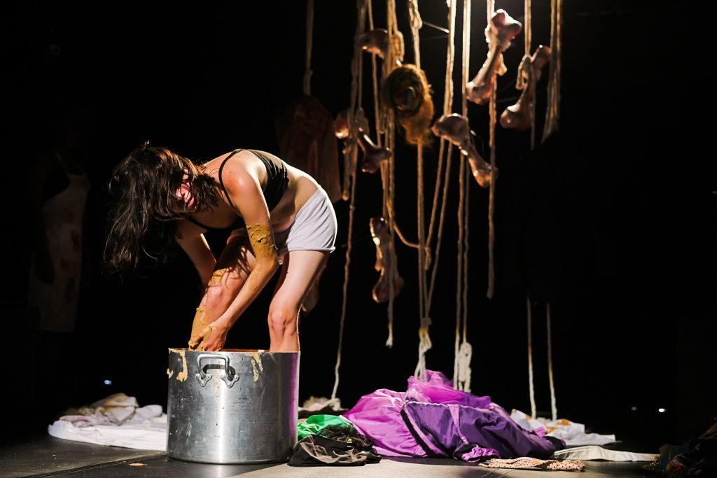 Mostra de Microcenas dos estudantes do módulo azul do curso regular de Direção da SP Escola de Teatro. (29/03/2025). | Foto: Clara Silva